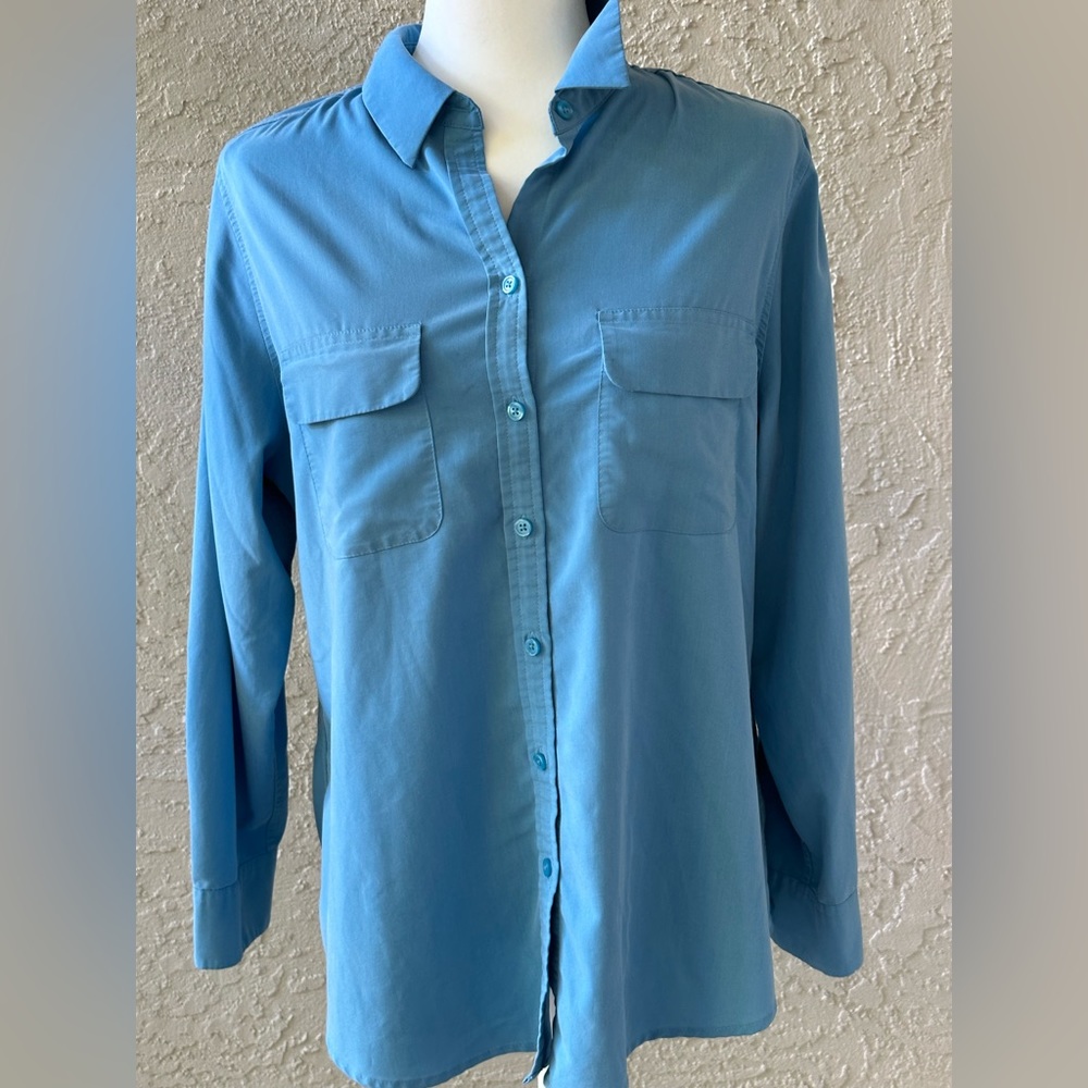 Chico’s powder blue long sleeve collared button down boyfriend shirt Size 2